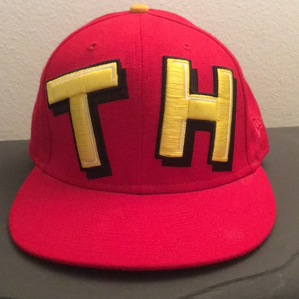 Fitted New Era hat.  “the 💣 hundreds “